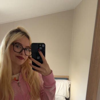 Babysitter in St Helens: Lexi