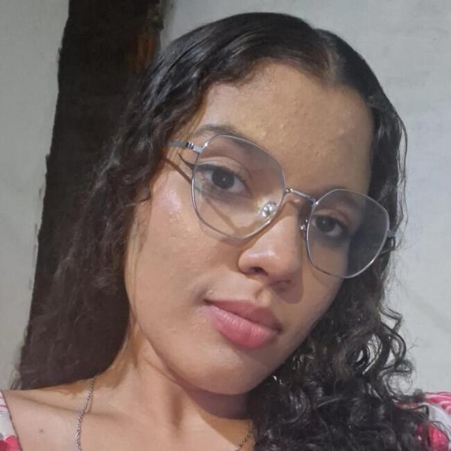 Babysitter in Paço do Lumiar: Karolyne