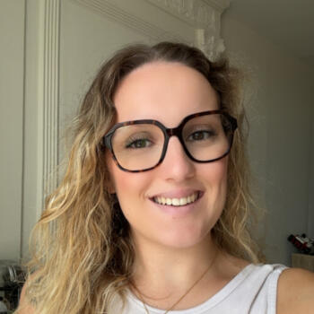 Babysitter in Givry: Laurianne