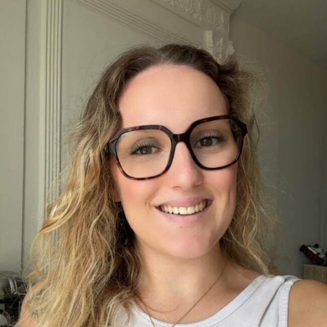 Babysitter in Givry: Laurianne