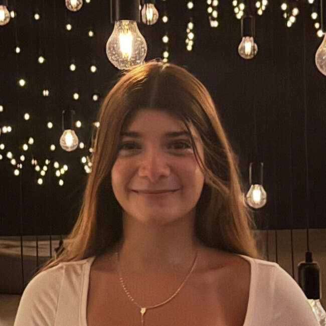 Babysitter in Seville: Victoria