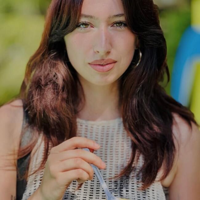 Babysitter in Paris: Lucie