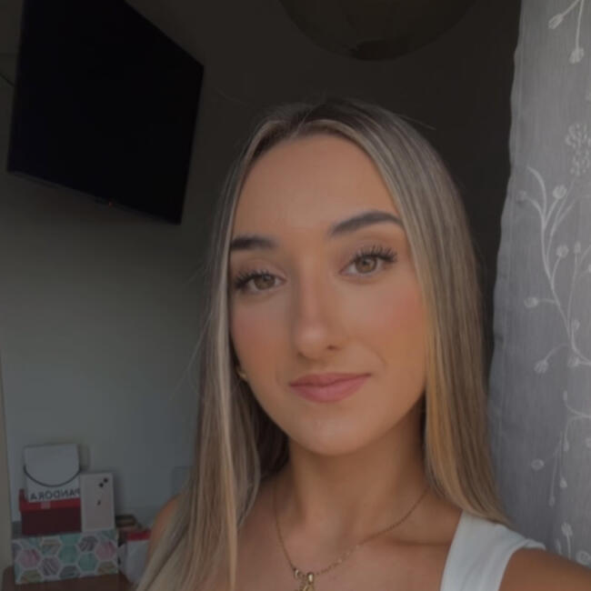 Niñera en Setenil de las Bodegas: Leonor