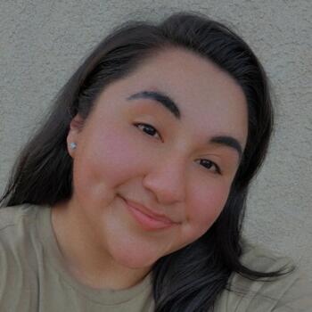 Babysitter in Greeley: Mia