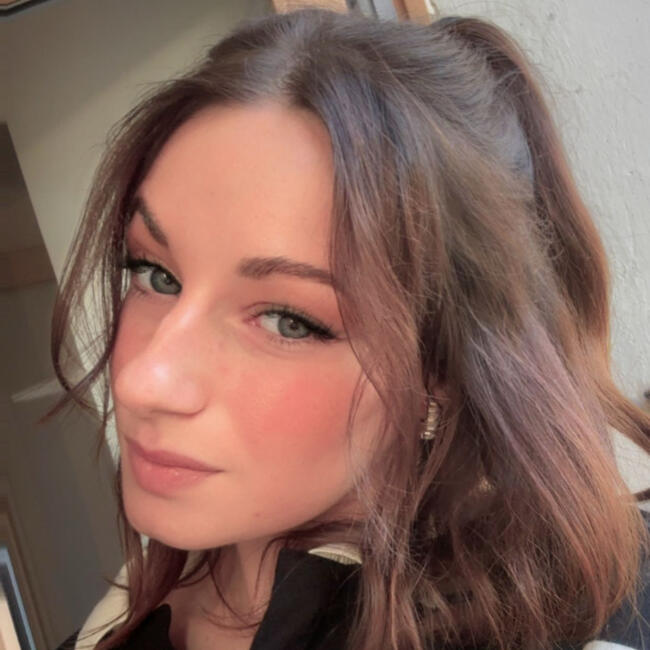 Babysitter in Cosne-Cours-sur-Loire: Eva