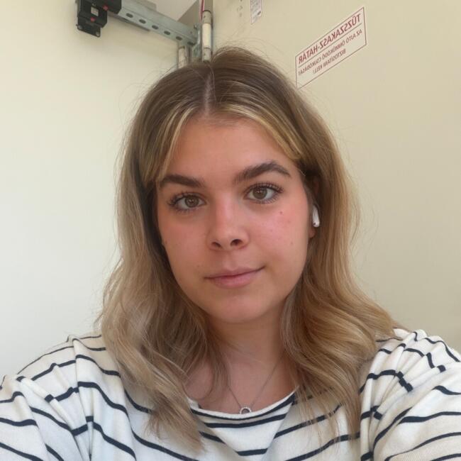 Babysitter in Dunakeszi: Viktória Eszter