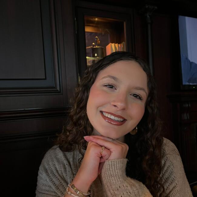 Babysitter in Beaumont-les-Nonains: Emma