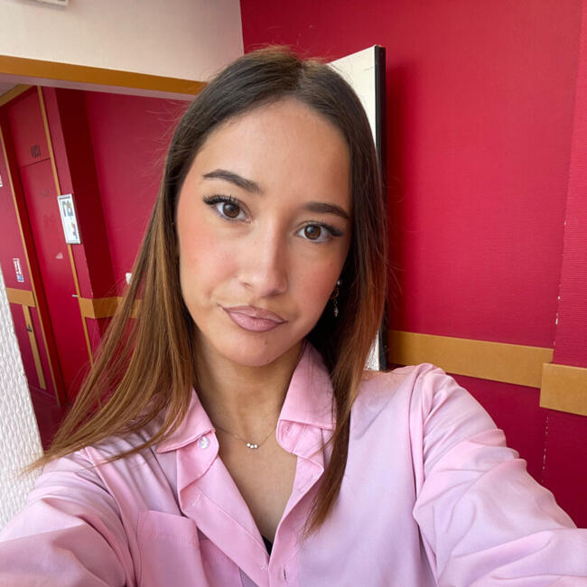 Babysitter in Le Mans: Isis