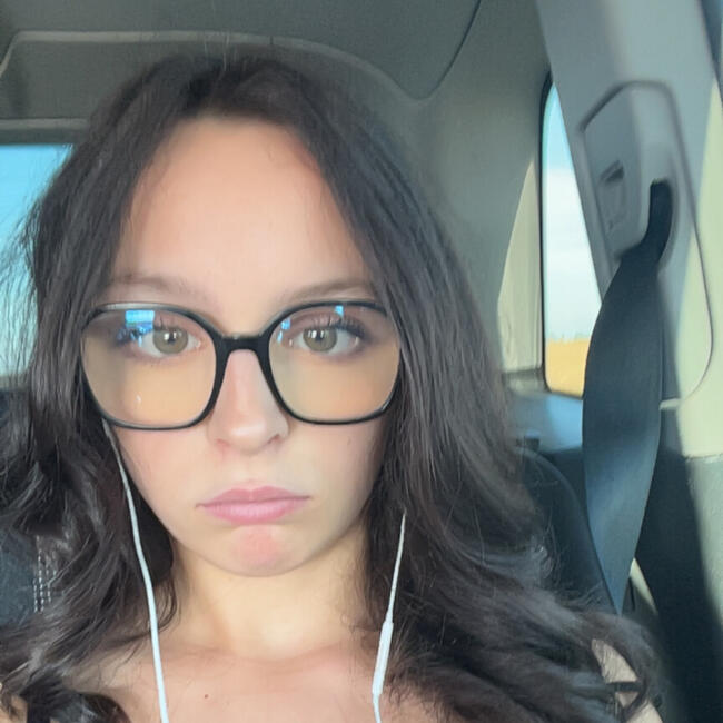 Babysitter in Monnerville: Louna