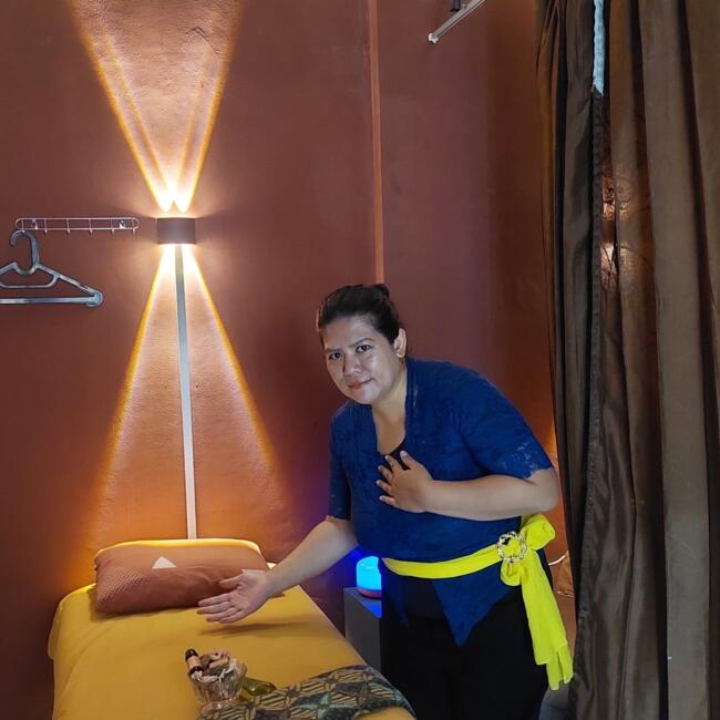 Babysitter in Denpasar: Rina