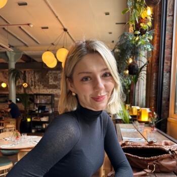 Babysitter in Stone: Lucy