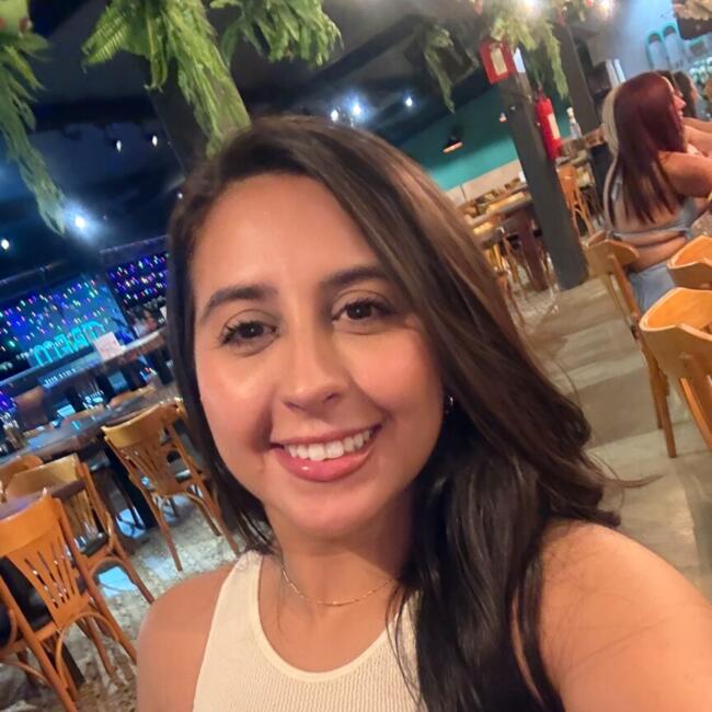 Babysitter in Moeda: Priscila Castro