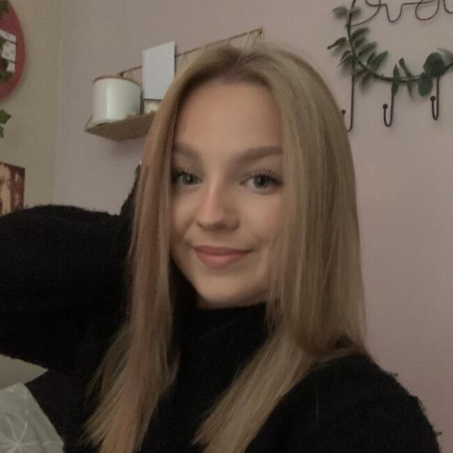 Babysitter in Cauchy-à-la-Tour: Chloe