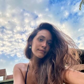 Babá Parnamirim: Leticia