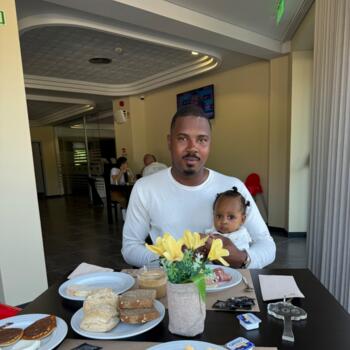 Babysitting job in Setúbal: babysitting job Valmer