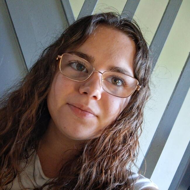 Babysitter in Chaumont-en-Vexin: Coralie