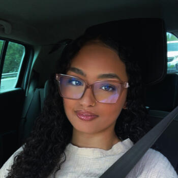 Babysitter in Arveyres: Manelle