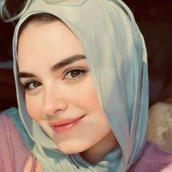 وظيفة جليسة أطفال في أبوظبي: وظيفة جليسة أطفال Chaimae