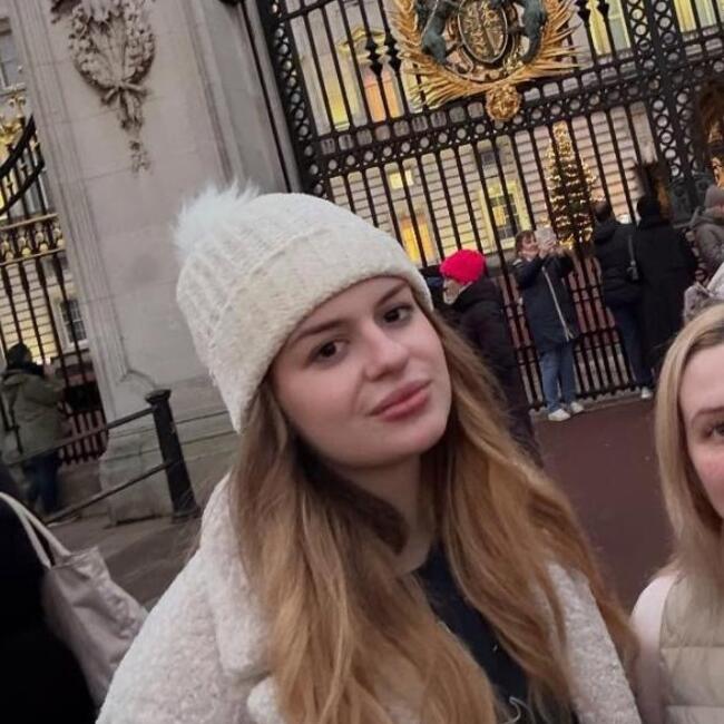 Babysitter in Bucharest: Bianca