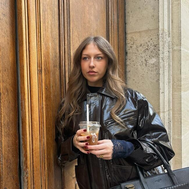 Babysitter in Paris: Iliana