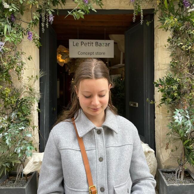 Babysitter in Saint-André-les-Vergers: Anna