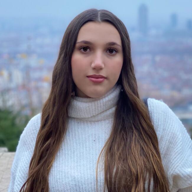 Babysitter in Bourgoin-Jallieu: Rita