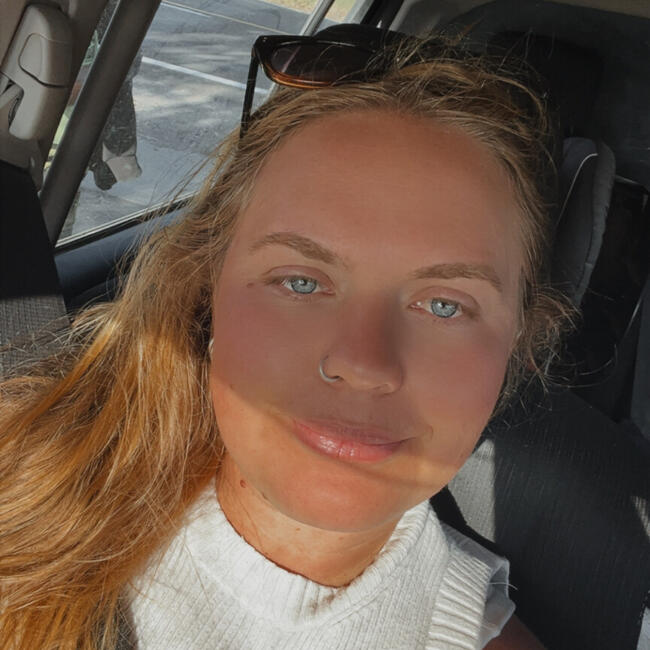 ネルソン のベビーシッター: Rhiannon