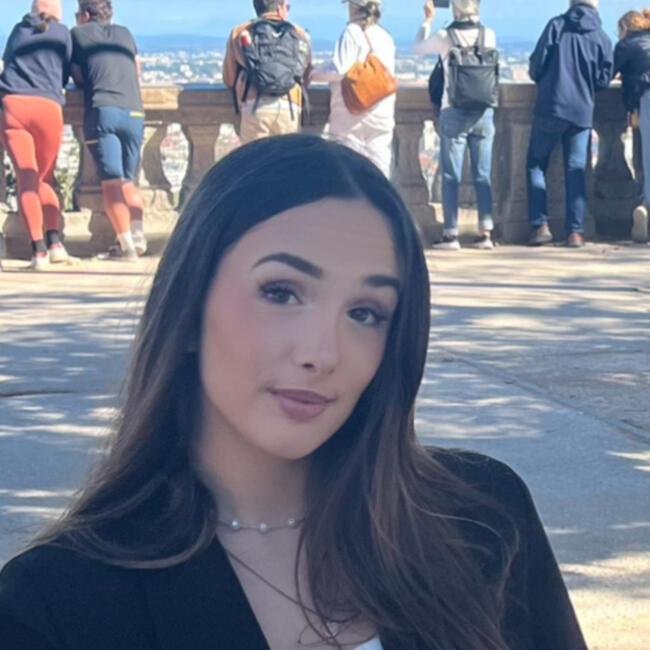 Babysitter in Fallavier: Nelly