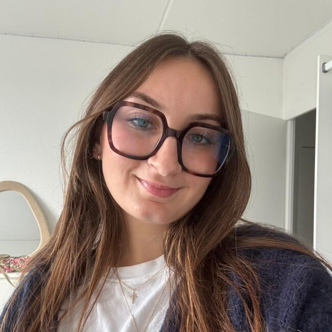 Babysitter in Talence: Chloé