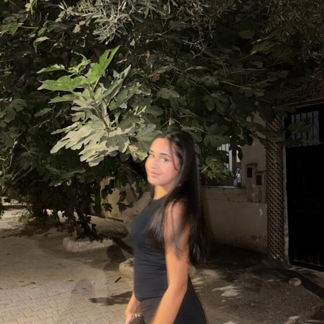 Babysitter a Carrara: Khadija