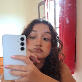 Babysitter in Ilhabela: Kayla