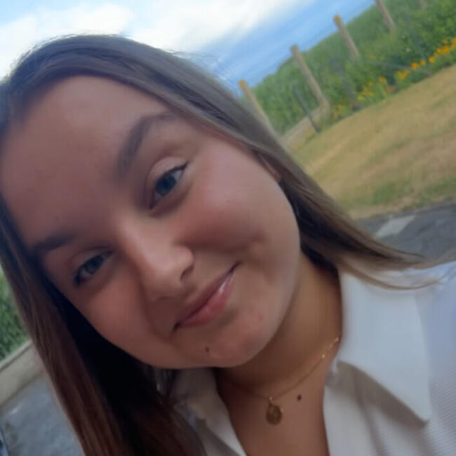 Babysitter in Busnes: Lou