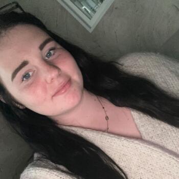 Babysitter in Mondeville: Louna