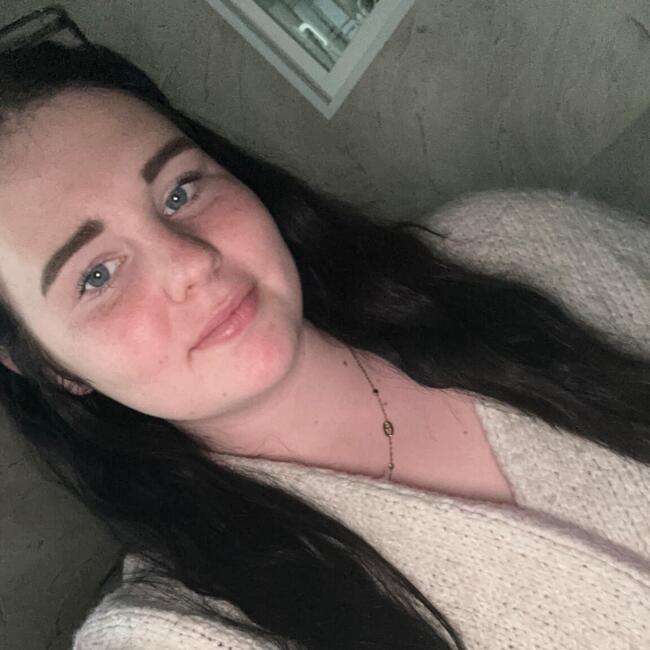 Babysitter in Mondeville: Louna