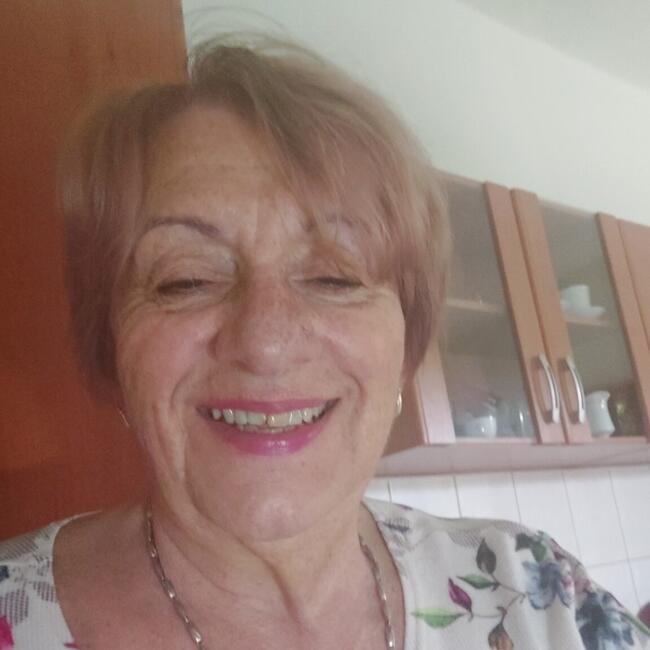 Babysitter in Budapest: Gyöngyi