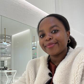 Babysitter Riyadh: Anna