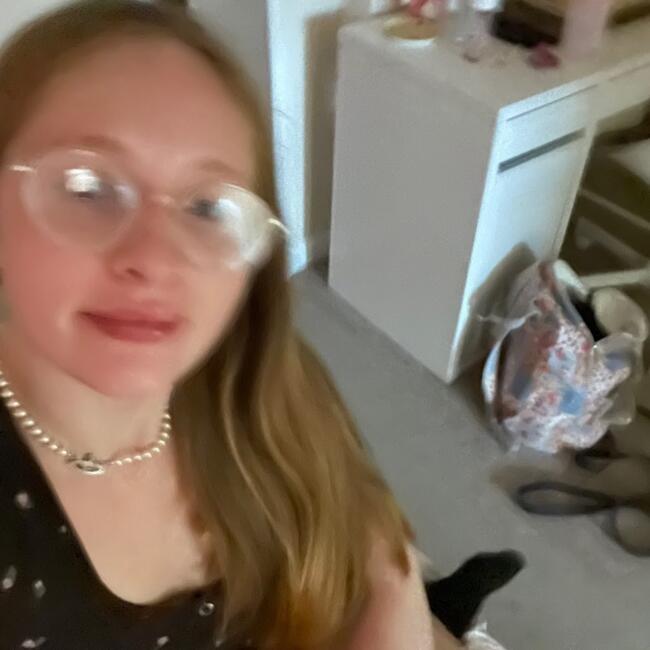 Babysitter in Exeter: Shania