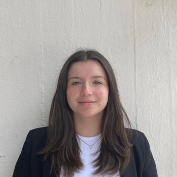 Baby-sitter Hangenbieten: Lucile