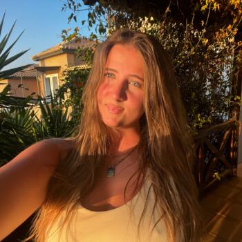 Babysitter in Gold Coast: Estelle