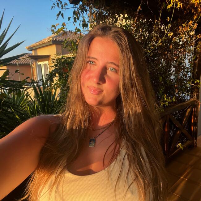 Babysitter in Gold Coast: Estelle