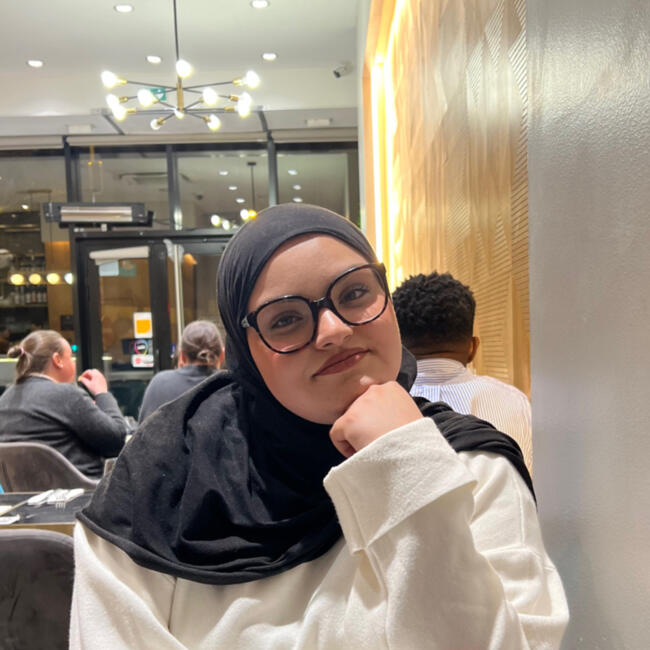 Babysitter in Avon: Feryelle