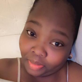 Babysitter in The Bronx: Aminath