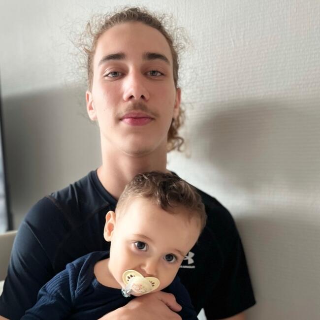 Babysitter in Paris: Malik