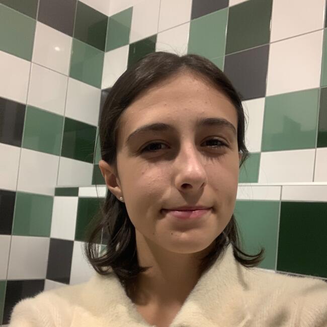 Babysitter in Boucau: Lili