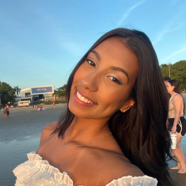 Babysitter in Bertioga: Ligia