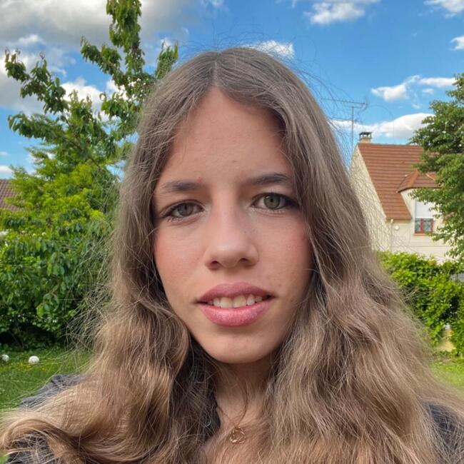 Babysitter in Moussy-le-Vieux: Elsa