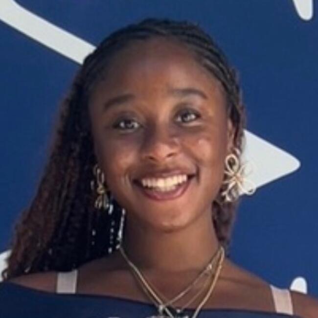 Babysitter in The Bronx: Amaris