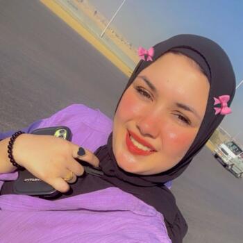 Babysitter in Cairo: Bosy