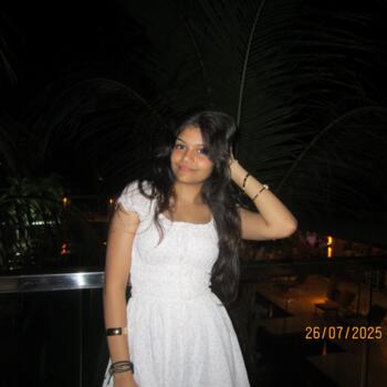 Babysitter di Singapore: Harini
