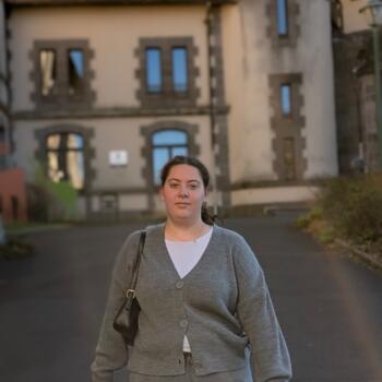 Babysitter in Chambon-sur-Voueize: Marion